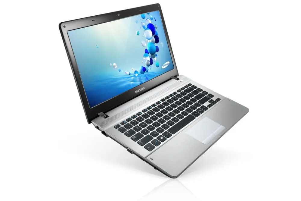 Samsung 3 NP300E4E (NP300E4E-A01MX) Laptop Thumbnail 1