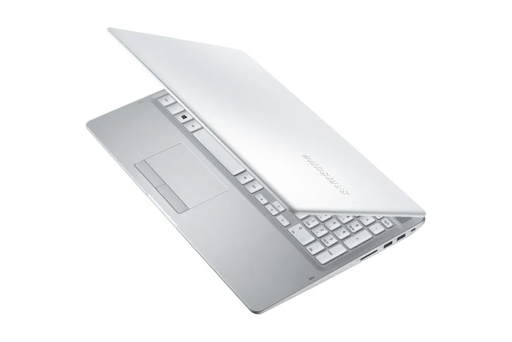 Samsung NT500R5K-K58W Laptop Thumbnail 3