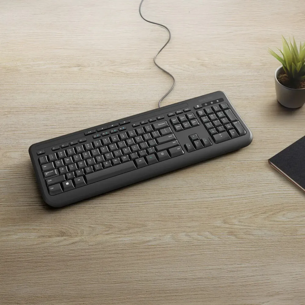 Incase Designed by Microsoft Wired Keyboard 600 Evrensel USB QWERTY İtalyanca Siyah Klavye Thumbnail 1
