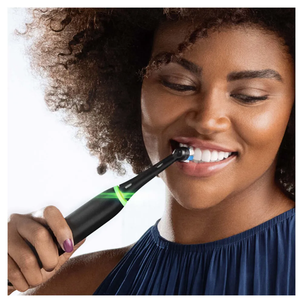 Oral-B iO Series 4 Yetişkin Titreşimli diş fırçası Siyah, Beyaz Şarjlı Diş Fırçaları