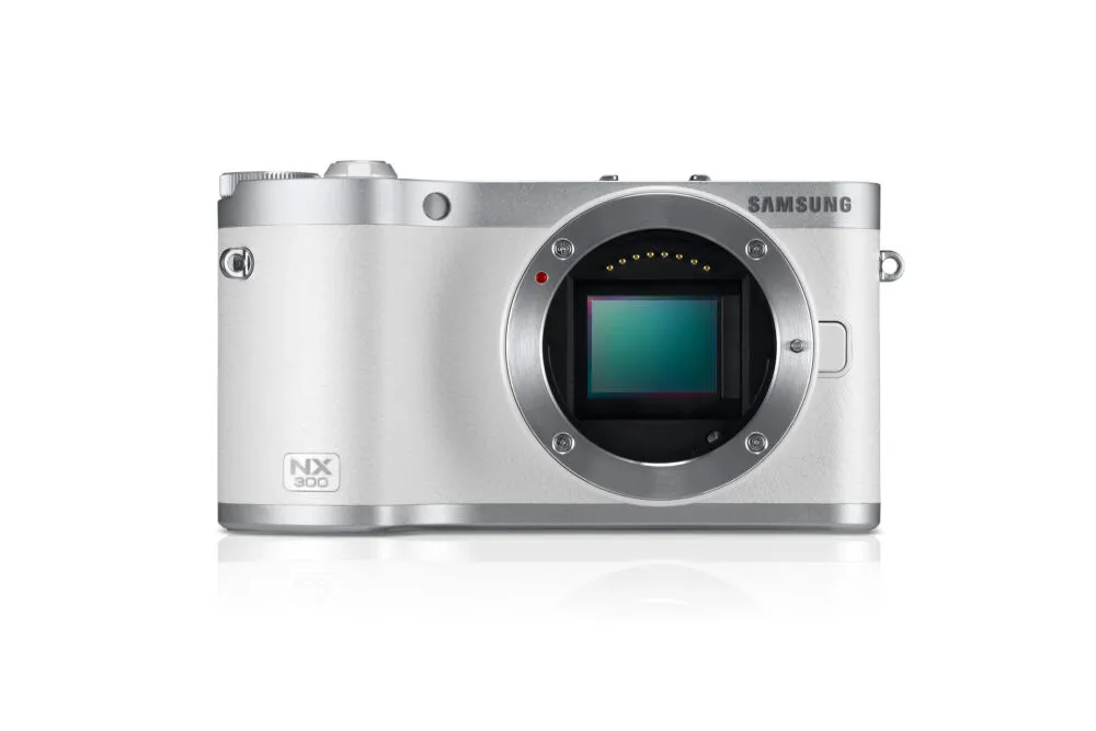 Samsung 300 + 18-55mm EV-NX300ZBQUFR Thumbnail 1