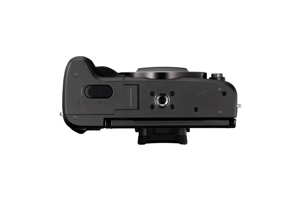 Canon M5 + EF-M 15-45mm IS STM 1279C045 Thumbnail 1