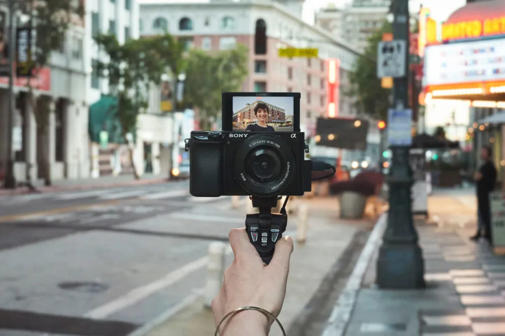 Sony α 6100 MILC 24,2 MP CMOS 6000 x 4000 Piksel Siyah Thumbnail 5