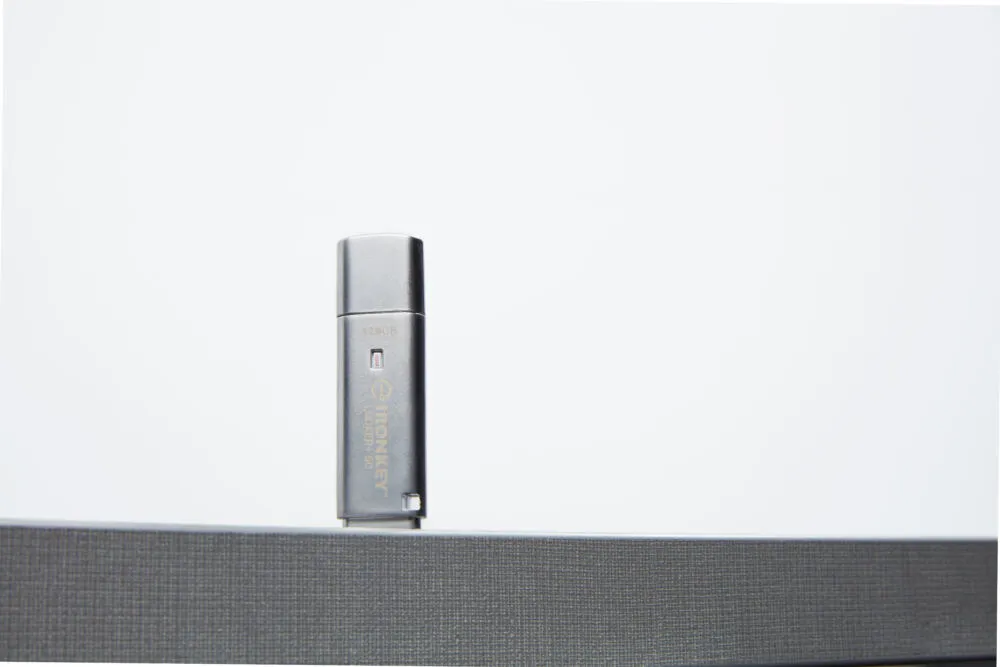 Kingston Technology IronKey Locker+ 50 IKLP50/128GB 128 GB USB 3.2 Flash Bellek Thumbnail 7