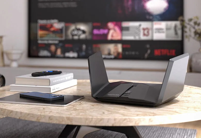 NETGEAR Nighthawk RAXE500-100APS kablosuz yönlendirici Gigabit Ethernet Üç bantlı (2,4 GHz / 5 GHz / 6 GHz) Siyah Thumbnail 1