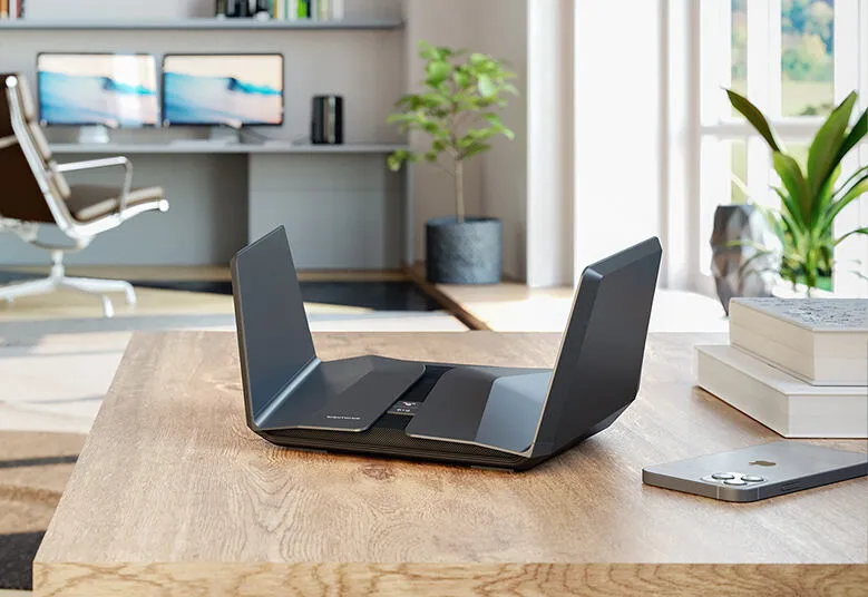 NETGEAR Nighthawk RAXE500-100APS kablosuz yönlendirici Gigabit Ethernet Üç bantlı (2,4 GHz / 5 GHz / 6 GHz) Siyah Thumbnail 2