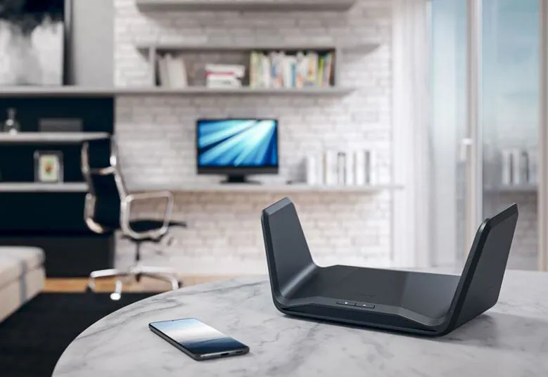 NETGEAR Nighthawk RAXE300-100EUS Thumbnail 3