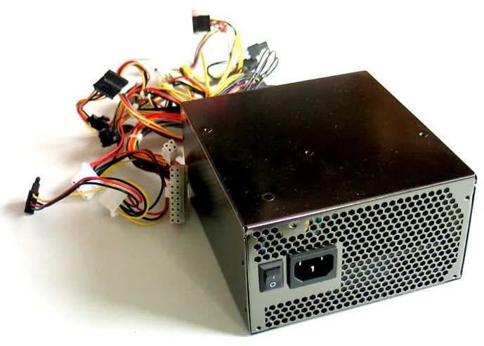CoolBox F-650 güç kaynağı ünitesi 650 W 20+4 pin ATX Paslanmaz çelik Thumbnail 1