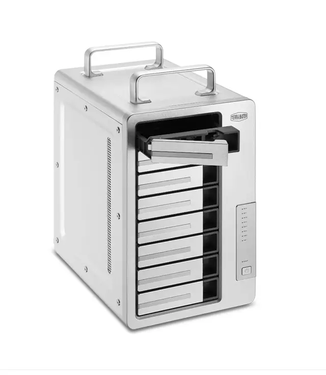 TerraMaster D8 Thunderbolt 3 32 TB D8-THUNDERBOLT3/32TB-EXOS Thumbnail 1