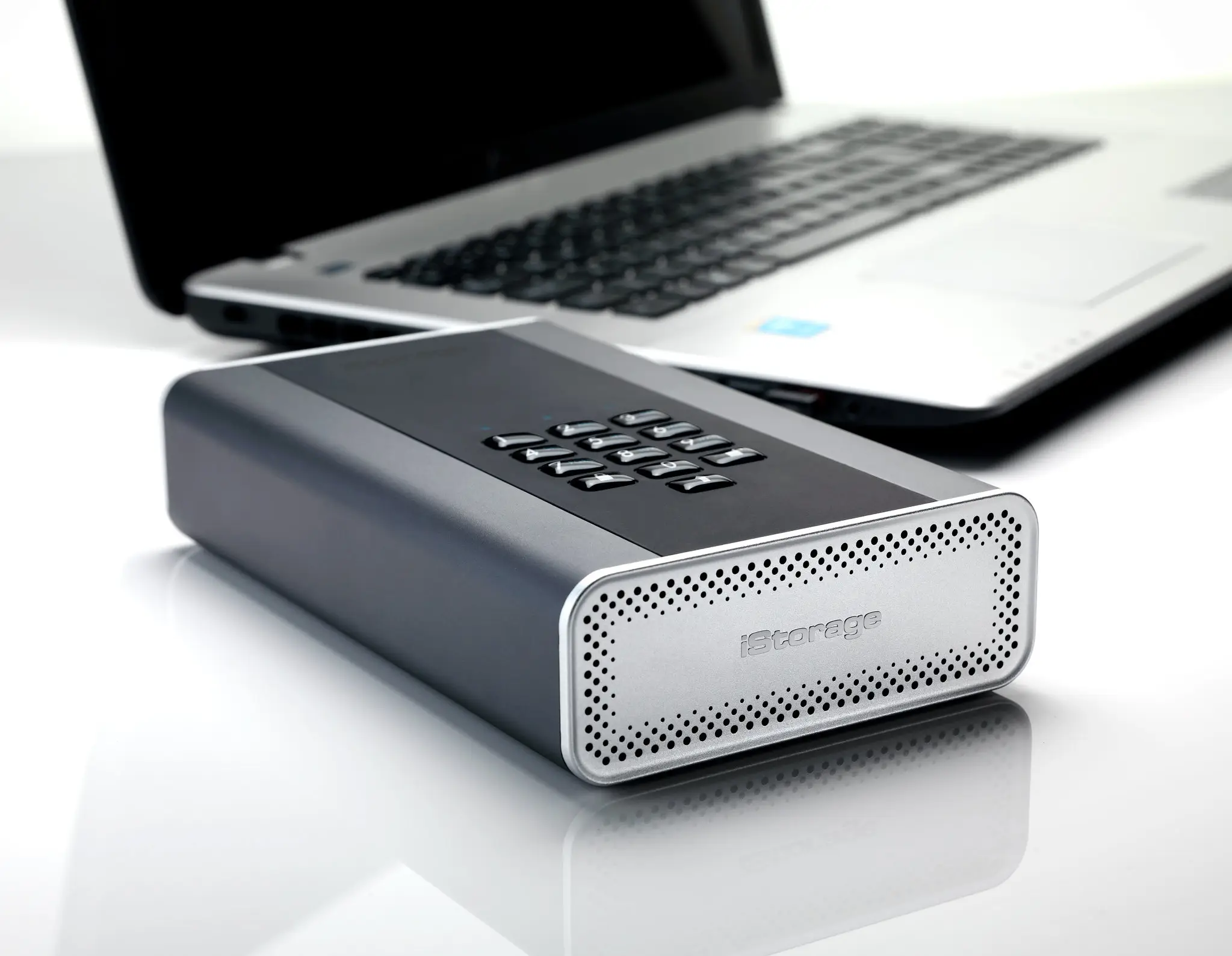 iStorage diskAshur DT 2 16 TB IS-DT2-256-16000-C-X USB 3.2 Harici Hard Disk Thumbnail 8