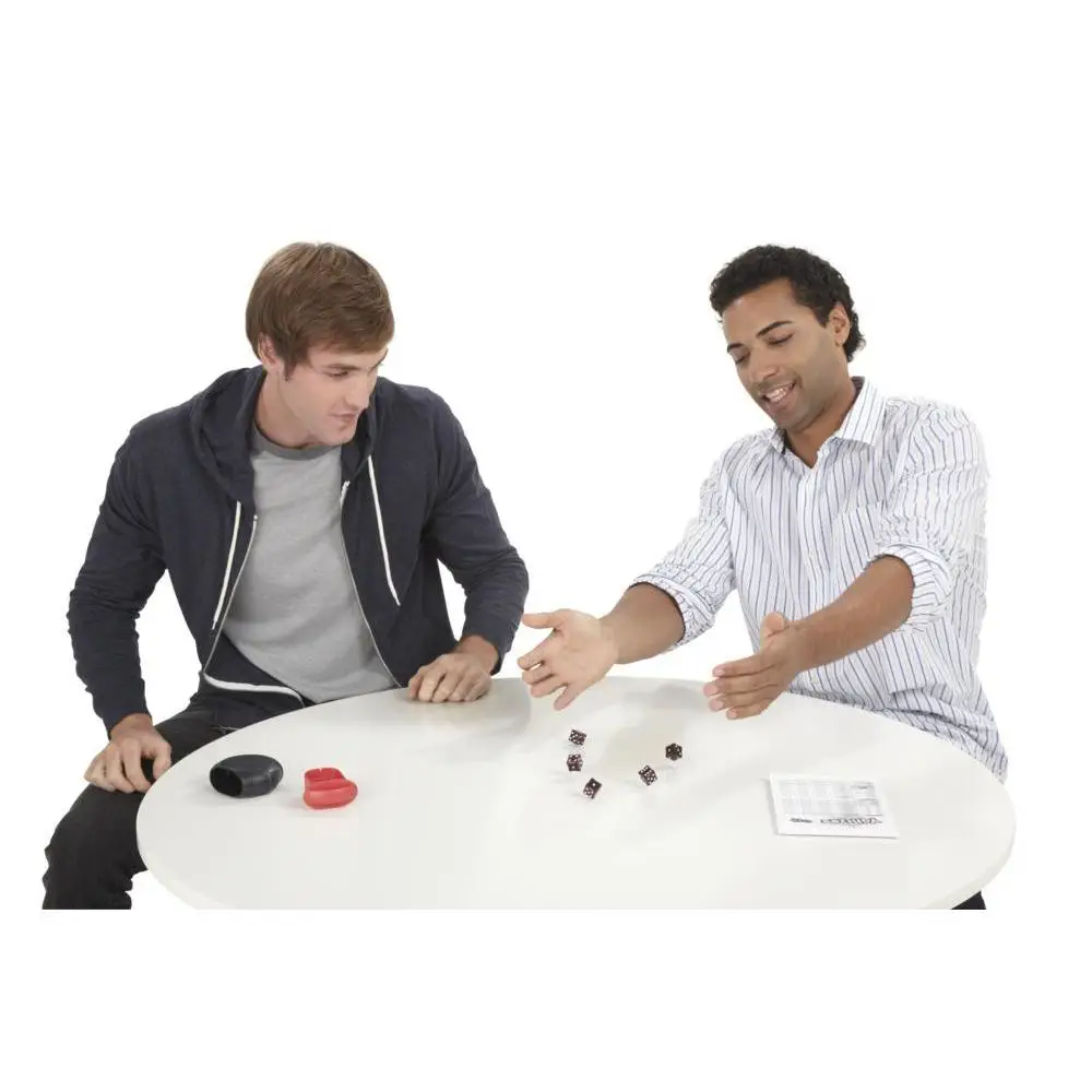 Hasbro Yahtzee Classic 00950 Thumbnail 3
