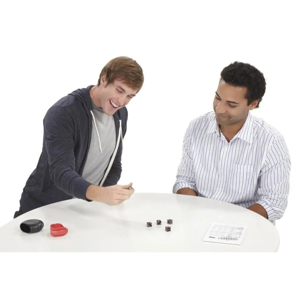 Hasbro Yahtzee Classic 00950 Thumbnail 4